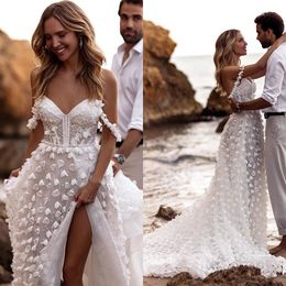 Spiaggia un abito da sposa in linea sexy fuori spalla 3d fiori da sposa abiti da sposa su perle su misura più size abiti da sposa diviso