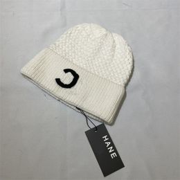 Cap Designer Knitted Hat Fashion Letter Cap Popular Warm Stretch Multi-color High-quality Beanie Hats Autumn Winter Warm Street Style Couple Headwear