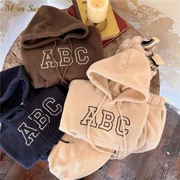 Clothing Sets Baby Boy Girl Hooded Clothes Set HoodiePant 2PCS Infant Toddler Child Warm Fleece Home Suit Winter Spring Baby Clothes 1-10Y 230821