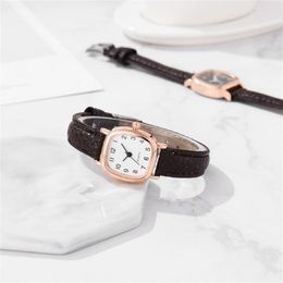 Wristwatches Casual Quartz Watch For Women Fashion Simple Fine Leather Strap Light Luxury Women's Watches