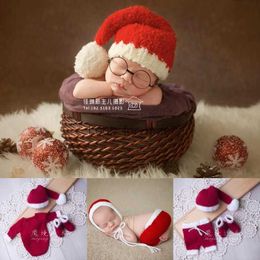 Dvotinst Newborn Baby Photography Props Red Christmas Knitted Outfit Set Hat Romper Pants Socks Santa Studio Shooting Photo Prop HKD230823