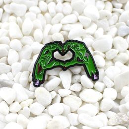 Brooches Pin for Women Men Vintage Green Colour Hand Finger Love Funny Badge and Pins for Dress Cloths Bags Decor Cute Enamel Metal Jewellery Gift for Friends Wholesale