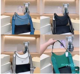 Shoulder Bags Womens Simple Underarm Tote Bag High Quality Leather Chain Mobile Phone Luxury Handbag Purse