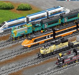 おもちゃ列車モデルの建物キット電気列車のビルディングブロックおもちゃ機械鉄道鉄道車両のフィギュアトーマス子供のための列車のおもちゃ