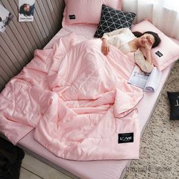 Bedding sets High-end Comfortable Summer Double Quilt Silky Comforter Bedding Sets Light Airy Summer Quilted Blanket Machine Washable R230823