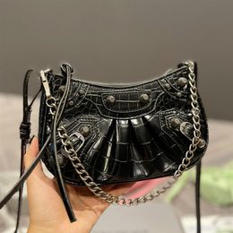 Fall new women's bag le cagole luxury designer shoulder stack messenger bag shape underarm with coin purse331T