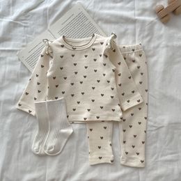 Rompers 7215 Baby Clothing Set Home Suit 2023 Autumn and Winter Love Print Girl s T Shirt Pant Bottoming Two piece 230823