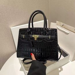 luxurys womens designers bags 25cm handbags purses 2023 shoulder crossbody messenger cowhide Genuine real leather fashion gold Large tote graceful clutch Bag