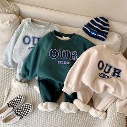 Clothing Sets Winter Baby Girls Boys Alphabet Fleece Sweatshirt Sweatpant School Kids Tracksuit Child 2 Piece Outfits Jogging Suit 1 9 Years 230823