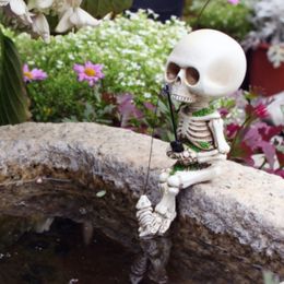 Garden Decorations 1PC Skull Fishing Figurine Multifunction Desktop Funny Halloween Skeleton Craft Supplies Indoor Outdoor Yard Party Decor 230822