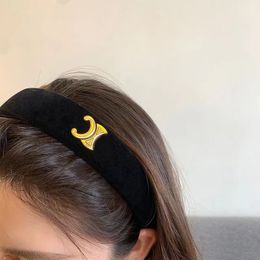 Lots Headbands Vintage Brand Designer Letter Print Headband Women Wide-brimmed HairJewelry Autumn HairBands HeadWrap PU Leather Headwear Fashion Accessory