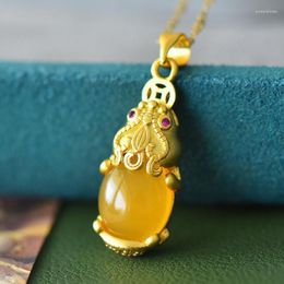 Pendants Natural Amber Pi Xiu Pendant Necklace Women Fine Jewellery Genuine Baltic Ambers Stylish Gold Plated Brass Fengshui Pixiu