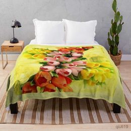 Blankets Tulip Flowers Flannel Throw Blanket Beautiful Flowers Blanket for Bed Sofa Couch Decoration Lightweight Comfortable Warm Blanket R230824