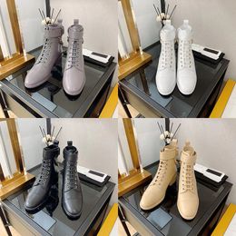 2023 designer Luxury pure color ankle boots womens 100% Leather outdoor Party Breathable letter Metal Chain strap boot ladys fashion Mid-heel comfort shoes sizes 40