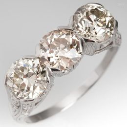 Anelli da nozze Le donne placcate con gioielli in platino sono una mano micro-set