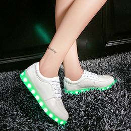 Sneakers 7ipupas Low Wholesale Price Luminous sneakers white black blue Graffiti 11 colors led lights glowing for boys girls kid 230823