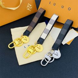 Love Gift Couple Keychain Designer Brand Lanyards for Keys New Luxury Women Men Gold Leather Car Keychain Girls' Bag Classic Pattern Lanyards