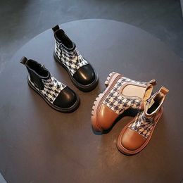 Boots Stylish Lattice Runway Shoes Black Brown Girls Plush Girls Winter Boots England Style Student Chelsea Boots for Children F10251 L0828