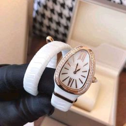 Série de Moda AAA de Moda AAA de Quartz em forma de quartzo Nuso com o mostrador de diamante com padrões de diamante com Double Spiral Chain 35mm Lady Watches