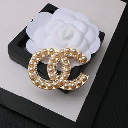Brand 18K Gold Plated Luxury Brooches Designer Jewelry Women Rhinestone Pearl Letter Brooches Suit Pin Fashion Vintage elegant Women Jewelry Accessories
