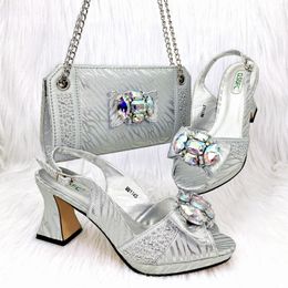 Dress Shoes 2023 Est Silver Colour Fashion Elegant High Heels Italian Designer Cutout Design African Ladies And Bag Set