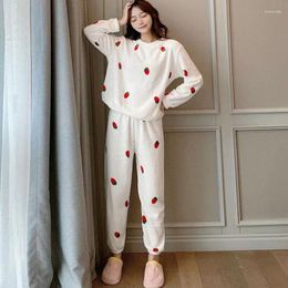 Women's Sleepwear Autumn Winter Warm Flannel Women Pyjamas Sets Strawberry Coral Long Sleeve Girls Loose Casual Fleece Pijama Home Suit