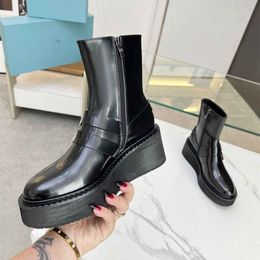 2022 Luxury Design Prad Boots Elegant ASnd Perfect Cool Girl in Autumn Winter Alphabet Anti -Wrinkle Fashion Leisure Boots rrp