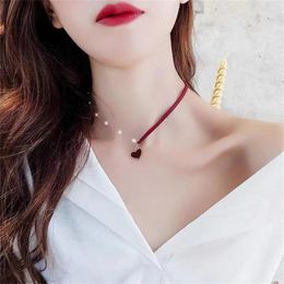 Pendant Necklaces Red Heart Pearl Necklace Lady Aesthetic Asymmetric Korea Fashion Gold Plated Alloy Choker For Women Jewelry Accessories