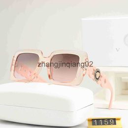 Designer Versage Sunglasses Cycle Luxurious Fashion Sports Polarize Sunglass Mens Womans Vintage Baseball Driving Beach Light Pink Square Oversized Sun Glasses