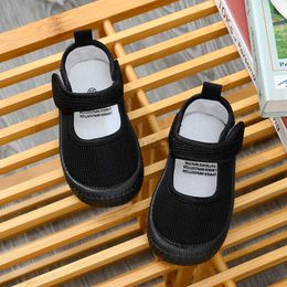 Tênis novos sapatos pretos internos menino menina boca quadrada dupla malha de ar sapatos respirável estudantes sapatos moda quente casual apartamentos l0828