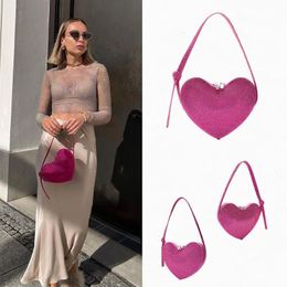 Waist Bags Fashion Heart Shaped Shining Handbag Women Girls Korea Light Luxury Love Diamond Underarm Mini Party Valentine's Day Gift 230823