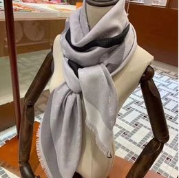 Hot sell Scarf Designer Fashion real Keep high-grade scarves Silk simple Retro style accessories for womens Twill Scarve 3 Colours v scarf