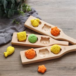 80pcs/lot Baking Tools Beech Wooden 3D Cartoon Animal Shell Starfish Pasta Moon Cake Biscuits Cake Mould Kitchen Tools