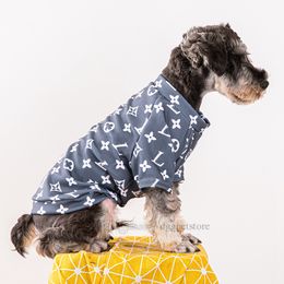Roupas de cães de grife com letras clássicas Old Flower Pattern Brand Dog Apparel Summer Pet-shirts Camisetas elásticas macias respiráveis para cachorro para cachorro pequeno Schnauzer L A816