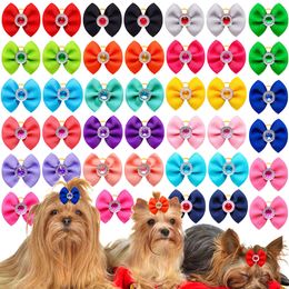 Cat Costumes 2030pcs Dog Hair Accessoreis Puppy Bows Solid Diamond Girls for Small Pets Headwear Dogs Grooming Accessories 230825