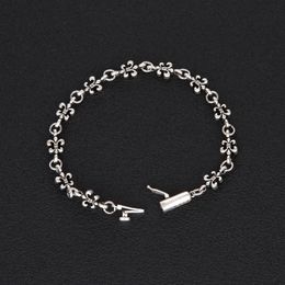 Xuou Bangle Designer Bracet Chrome Scout Flower Old Fashion Personality Letter Coumple Hearts Hand Chain Lover Gifts Classic Luxury Jewelry