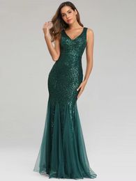 Dubai Arabic Champagne Mermaid Mother Of The Bride Dresses Dark Green Bling Prom Tail Dress Long V Neck Sexy Backl Shiny Elegant Formal Evening Party Gown 403