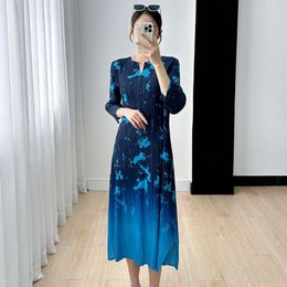 Casual Dresses Gradient Printed Women's Fall Fashion Pleated Seven Sleeve V-Neck Long Women Loose Temperament Large Size