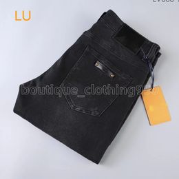 Designer di jeans da uomo Nuovi jeans autunnali e invernali per uomo di qualità slim fit pantaloni lunghi con piedi piccoli pantaloni ricamati alla moda