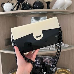 Designer Womens Shoulder Bag Two-Color Acrylic Dinner Dress Bag Classic Black C-Button Luxury Tote Bag Matelasse Chain Crossbody Bag Lipstick Makeup Sacoche 22x12cm