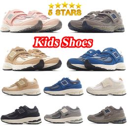 Дизайнерские детские кроссовки для маленьких девочек 2002R, оригинальные кроссовки для бега для мальчиков и девочек, детские кроссовки, размер уличной обуви