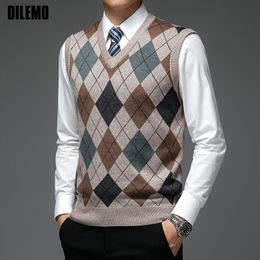 Men's Sweaters Fashion Designer Brand Argyle Pullover Diamond Sweater V Neck Knit Vest Men 6% Wool Sleeveless Autum Casual Men Clothing 230824