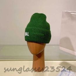 BL Dark green fur cap Classic B letter knitted hat, stylish and handsome, autumn and winter fashion items, designer hats, thick and warm, men and women the same 215579