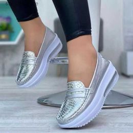 Slip on Women Dress Thick Sole 2023 New Fashion Canvas Casual Heightening Vulcanised Shoes Round Toe Lightweight Loafers a0a3 Fashi