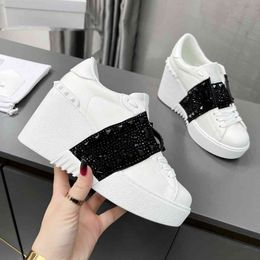 Valentine Shoes Red Bottomshoes Designer VT Shoe Women Shoes Casual Shoes White Black Golden Genuine Leather Willow Spikes Calf Colours Rivet with Original Box 925