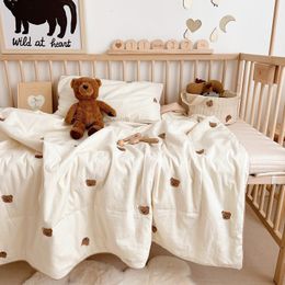 Blankets Swaddling Baby Spring Summer Quilt Blanket Bear Embroidered Cotton Comforter for born Quilts Cover Bedding 230825