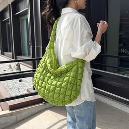 Evening Bags Quilted Padded Crossbody Bag for Women Pleated Bubbles Cloud Shoulder Large Tote Bucket Designer Ruched Handbags 2023 230826