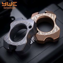 Spinning Top YUC Single Finger Bottle Opener Edc Fidget Toy Metal Alloy Pea Pod Window BreakingDefense Brass Knuckles Glowing Toys 230825