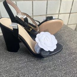 Europ Zapatos clásicos Marca Mujer Cuero 10 cm Sandalia de tacón alto Diseñador Señora Letra Estampado Cuero Tobillo Correa Suela de goma Correa delantera trasera