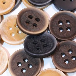 Two eye bread buttons, wide edge buttons, four eye fine edge lining, windbreaker buttons, large round edge coat resin buttons, suit sweater coat buttons, accessories